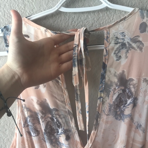 Adorable floral romper - Picture 5 of 7